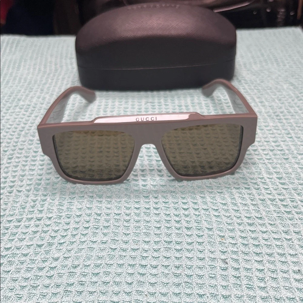 Gucci elegant sunglasses